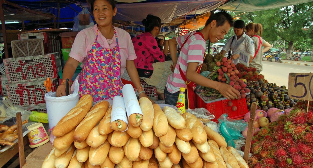 Food_vendors_in_Laos_Wiki