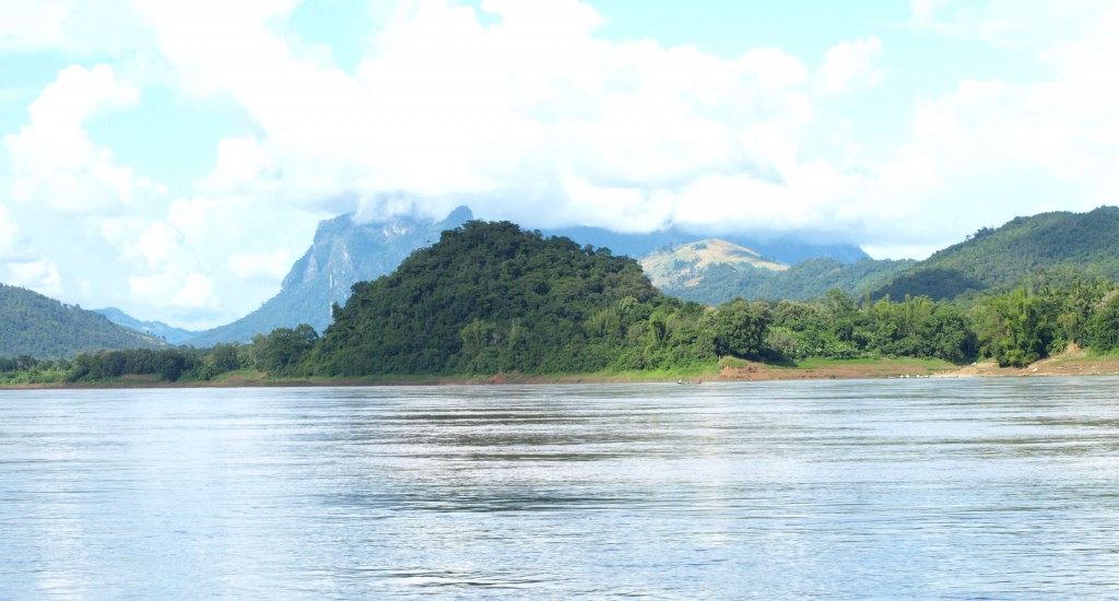 Mekong_River_Luang_Prabang_Laos_Wiki