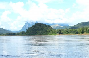 Mekong_River_Luang_Prabang_Laos_Wiki